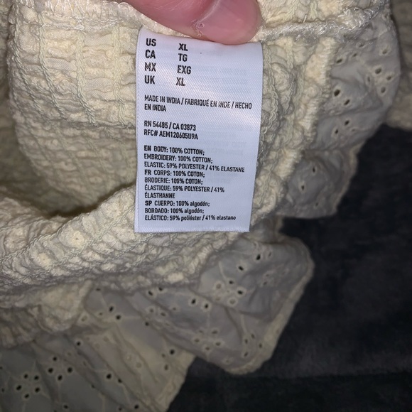 ⭐️NWT AE Smocked Off the Shoulder Top - Picture 7 of 7